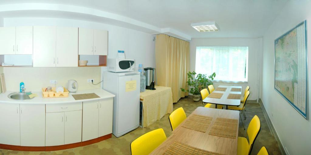 Yellow House Hostelリヴィウ エクステリア 写真