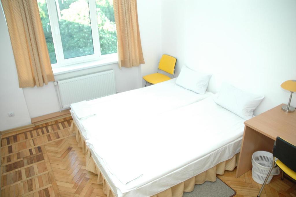 Yellow House Hostelリヴィウ 部屋 写真