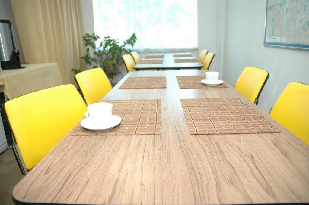 Yellow House Hostelリヴィウ エクステリア 写真